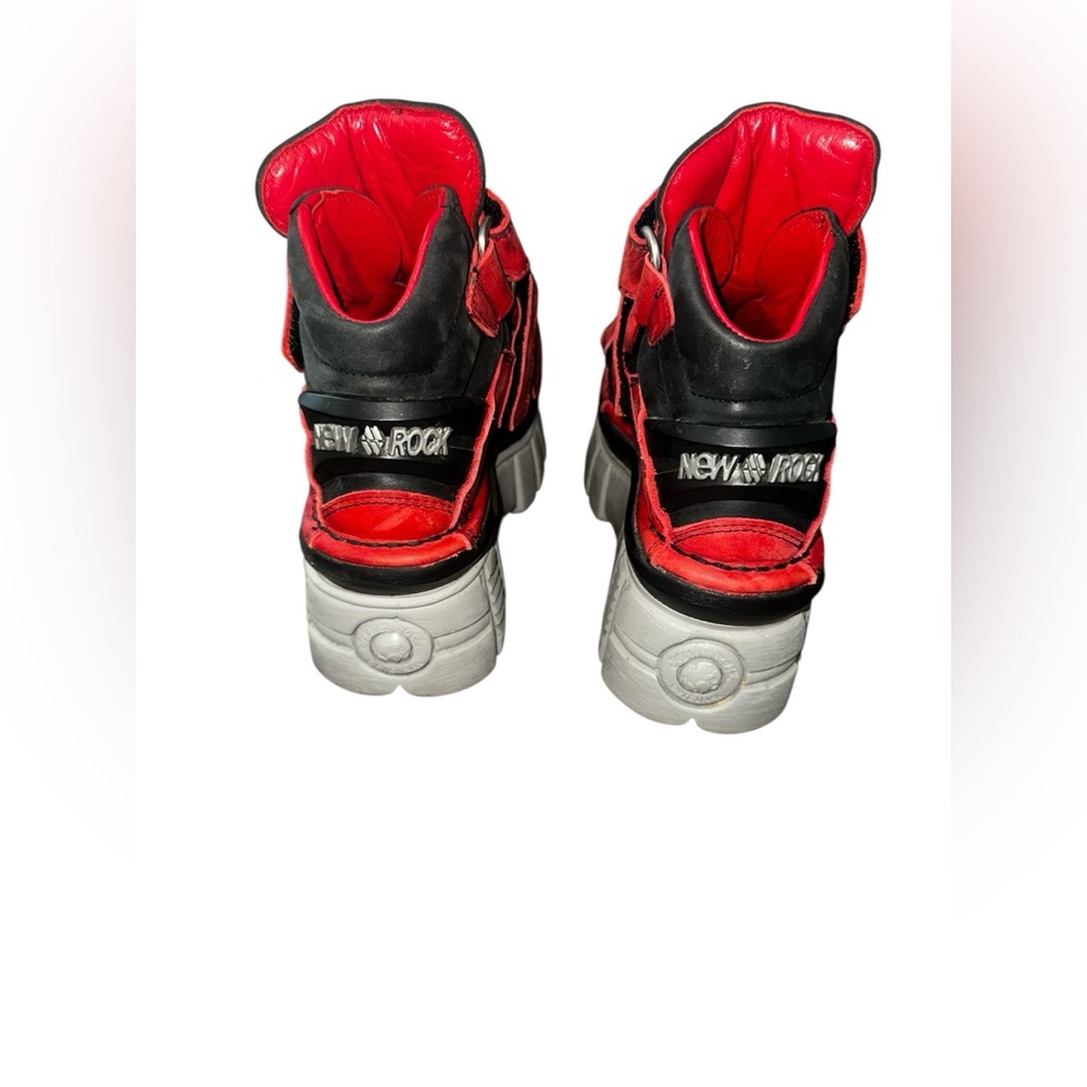 CHUNKY PLATFORM BOOTS ADD PUNK EDGE TO YOUR LOOK. - Picture 4 of 5